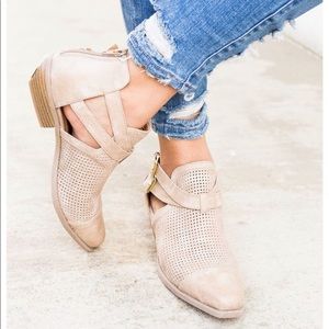 Blonde Saddle Back Booties Ripe for the Taking